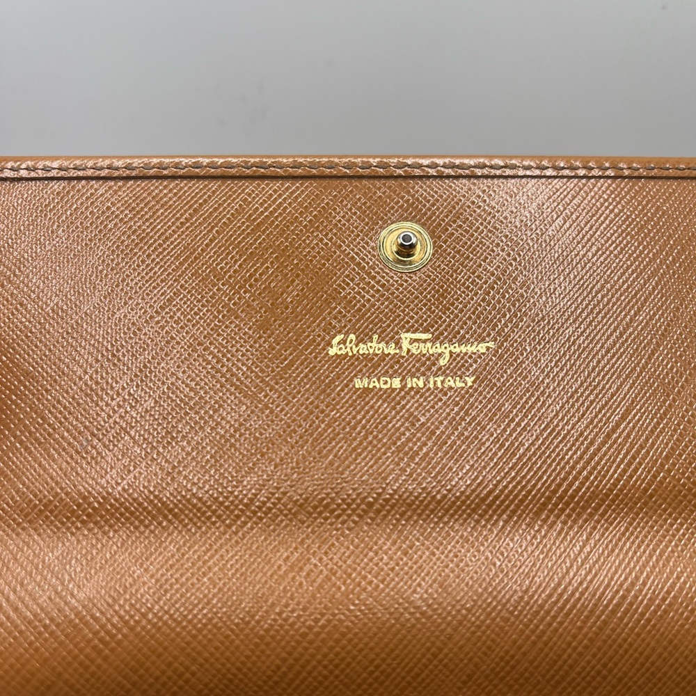 SALVATORE FERRAGAMO Beautiful Large compact Beige wallet/Italy - Picture 4 of 7